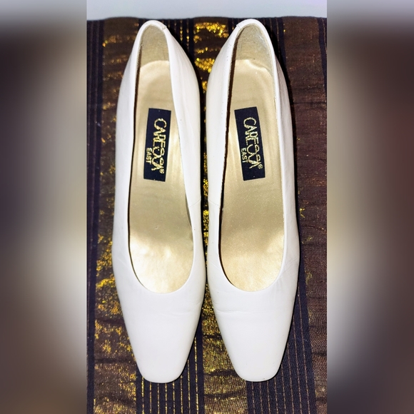 Caressa East size10M Style Oakley Square Toe Off White Vintage Pumps Chunky Heel - Picture 9 of 16
